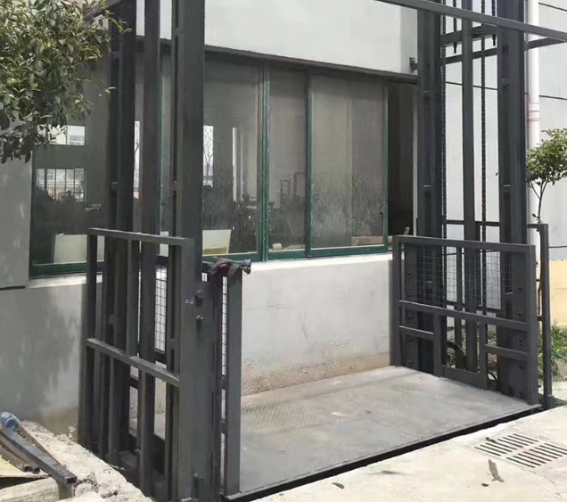 和平镇导轨式施工升降机助力民生工程提速增效