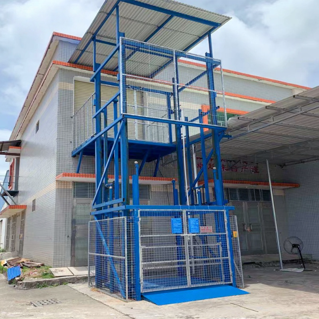 和平镇建材厂室外升降货梯安装